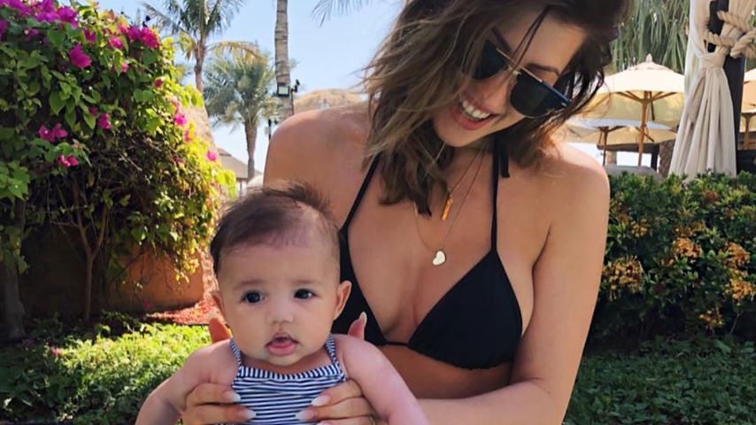 Mia Rose und Sarah Harrison in Dubai