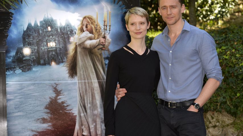 Tom Hiddleston und Mia Wasikowska