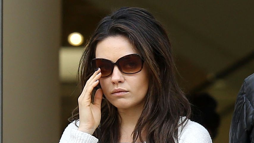 Mila Kunis mit ihrem Verlobungsring im Jahr 2014