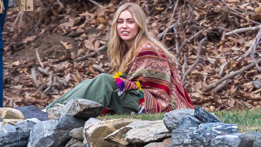 Miley Cyrus am Set von "Crisis in Six Scenes"