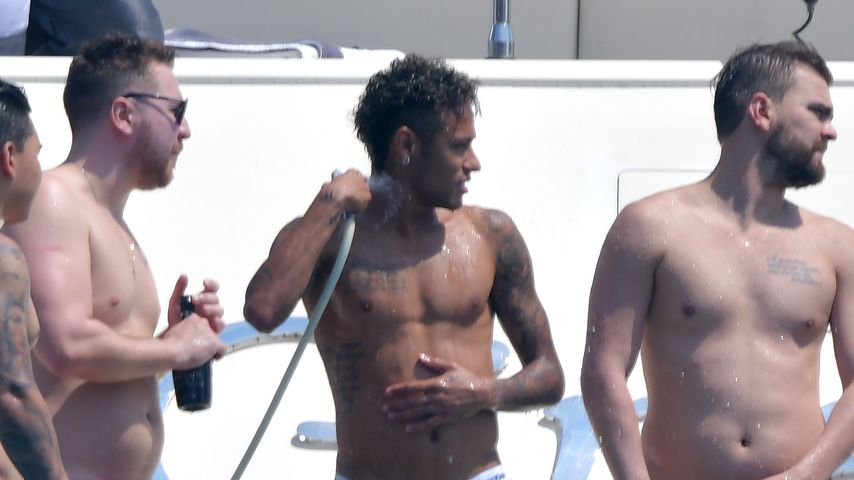 222-Mio.-Mann: So feiert Fußballer Neymar den Ablöse-Hammer!