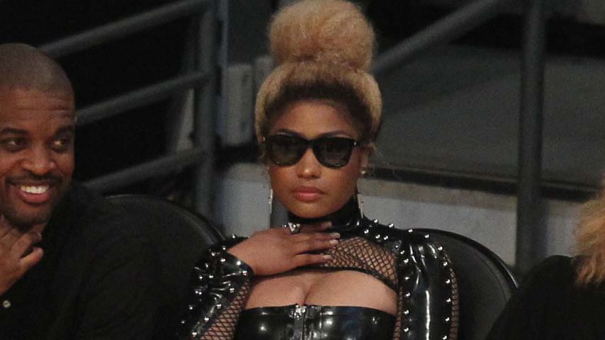 Nicki Minaj bei einem Basketball-Spiel