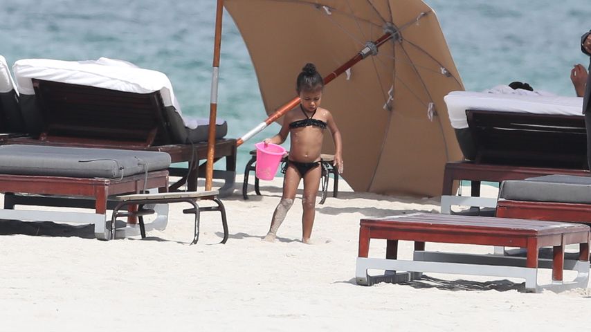 North West am Strand von Miami Beach