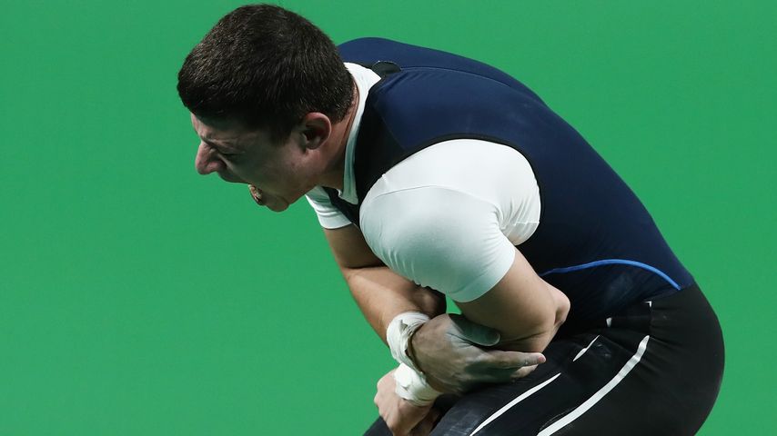 Olympia-Gewichtheber Andranik Karapetyan mit Schmerzen