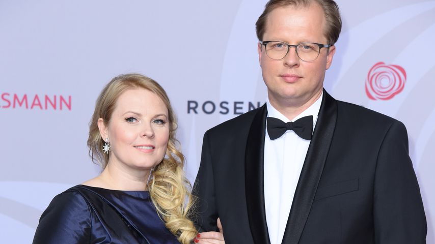 Süßer Turtel-Auftritt: Patricia Kelly & Denis auf Red Carpet