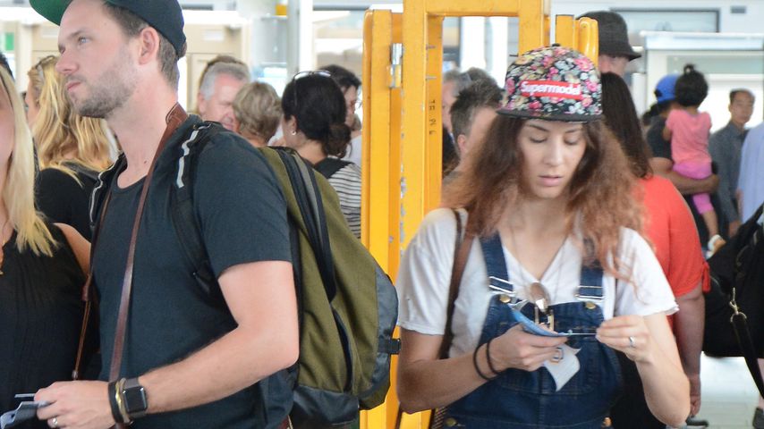 Patrick J. Adams und Troian Bellisario am Hafen in Sydney