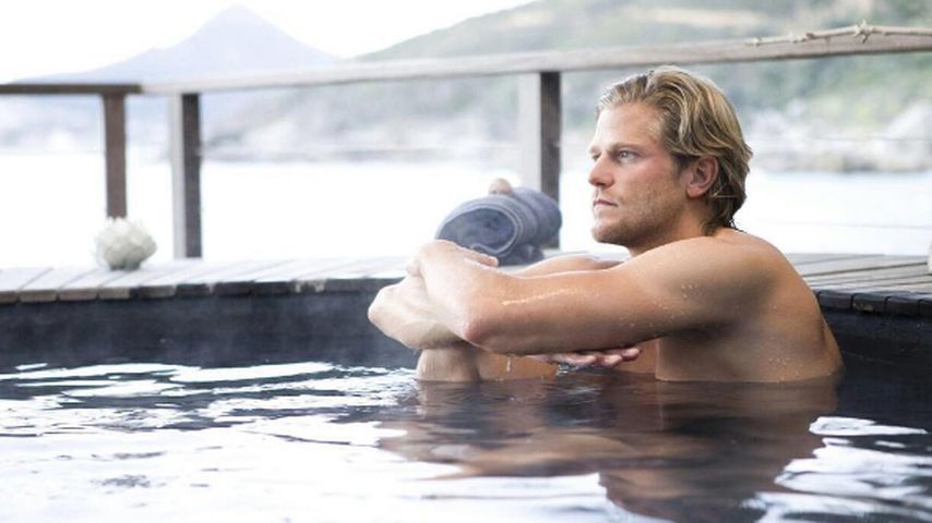 Paul Janke nachdenklich im Pool