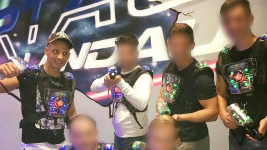 Pietro Lombardi mit Freunden beim Lasertag in Landau