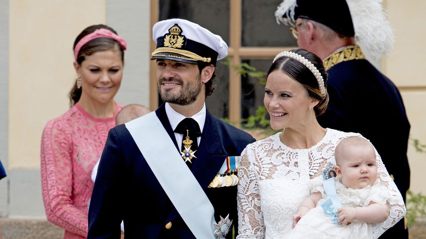 Prinz Carl Philip von Schweden mit seiner Frau Sofia und Söhnchen Alexander bei dessen Taufe