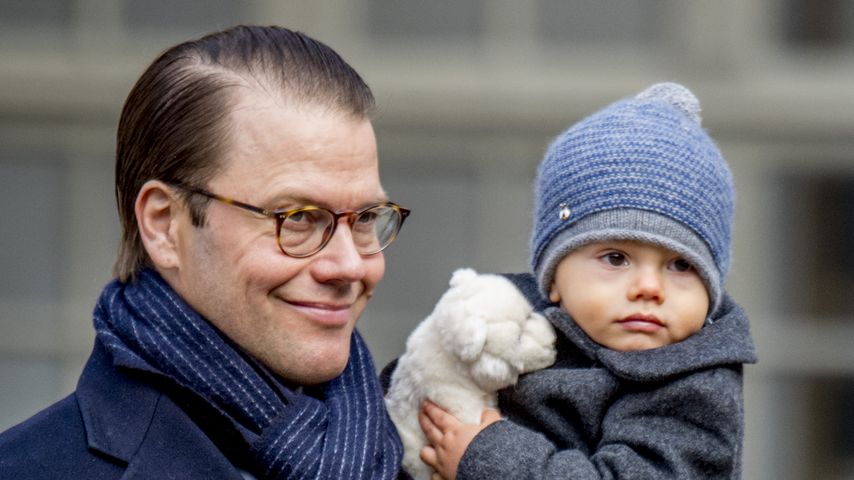 Wie süß! Prinz Oscar stellt uns seinen Plüsch-Eisbären vor