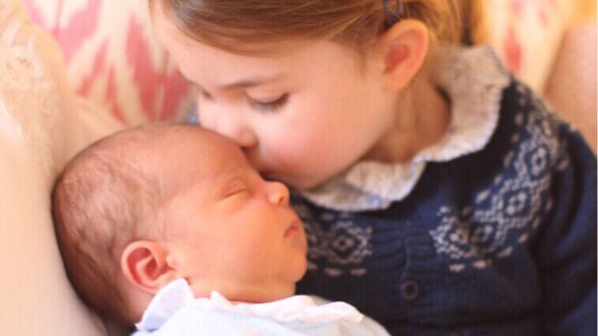 Zuckerschock! Hier knutscht Prinzessin Charlotte Baby Louis