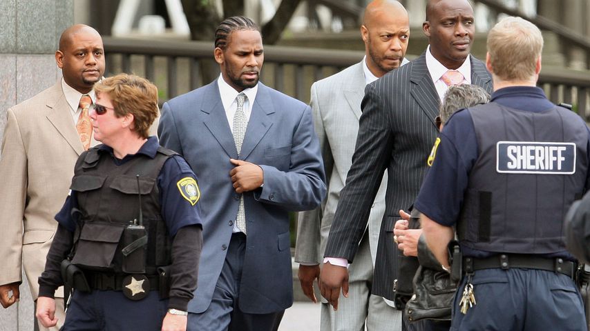 R. Kelly 2009 in Chicago bei Prozessbeginn wegen Kinderpornografie