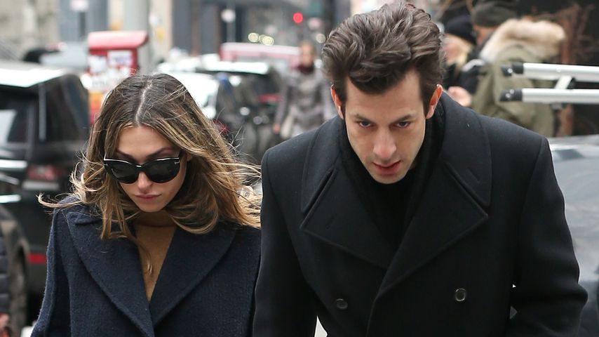 Nach 7 Monaten: Mark Ronson ist wieder auf dem Single-Markt | Promiflash.de