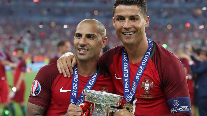 Ricardo Quaresma und Cristiano Ronaldo feiern EM-Sieg 2016