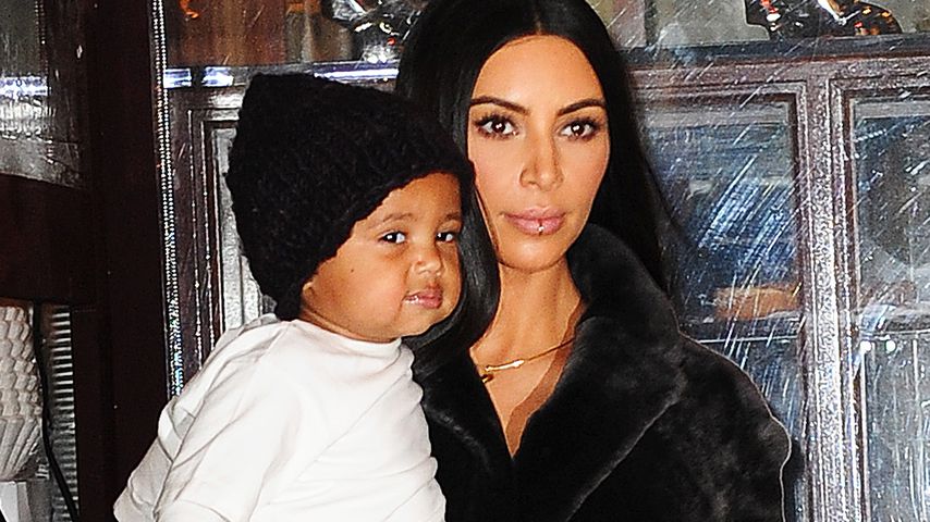 Saint West und Mama Kim Kardashian in New York