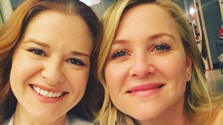 Sarah Drew und Jessica Capshaw am Set bei "Grey's Anatomy"