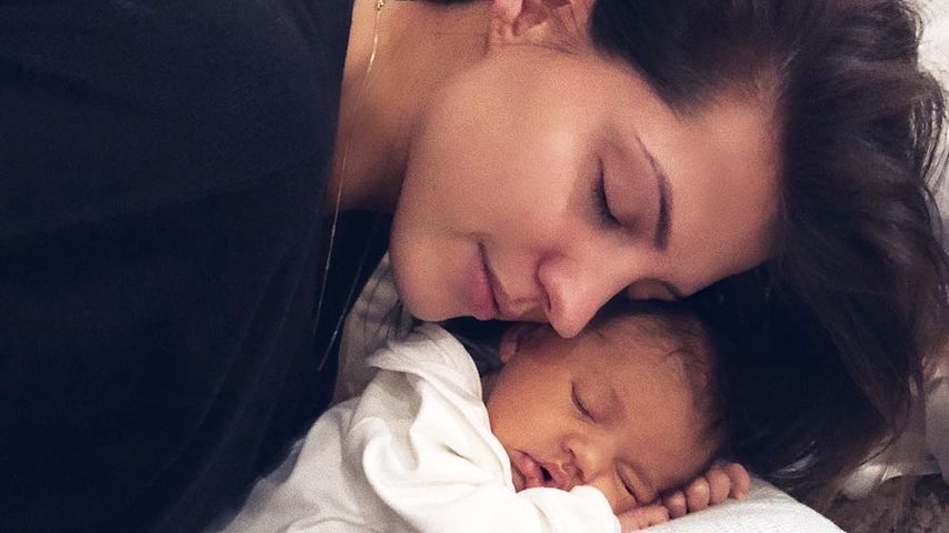 Baby-Workout: Mia Rose macht schon Sport mit Mama Sarah