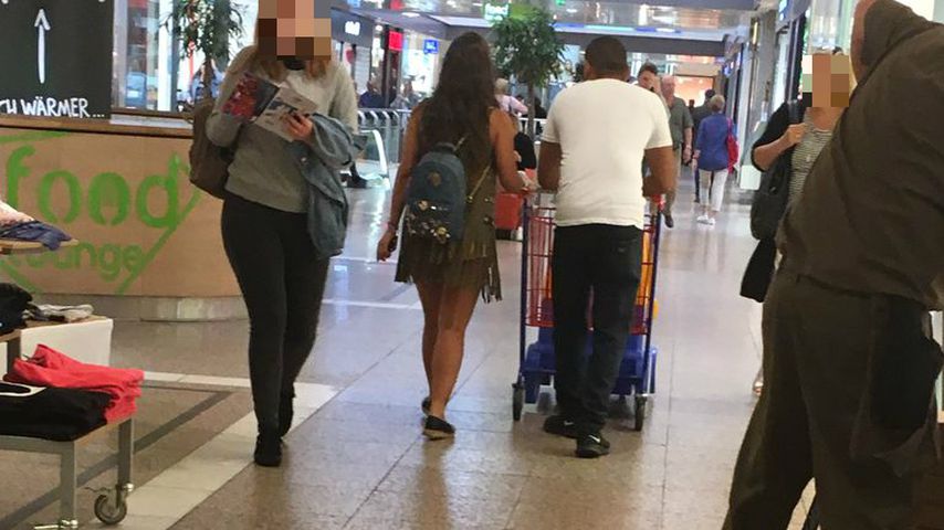 Sarah Lombardi und Michal in einem Kölner Einkaufscenter