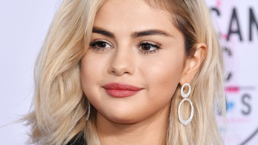 Ohne Justin: Selena überrascht bei AMAs mit neuer Haarfarbe!