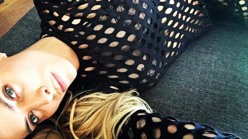 Sexy Blondine Beweist Was Sie Kann Sexy Blondine Beweist Was Sie Kann