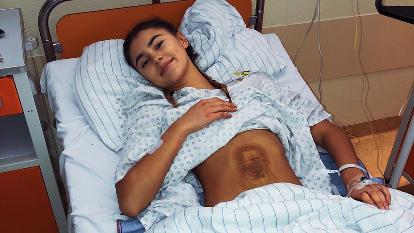 Nach OP: Steffi Giesinger grüßt mit Wunde vom Krankenbett