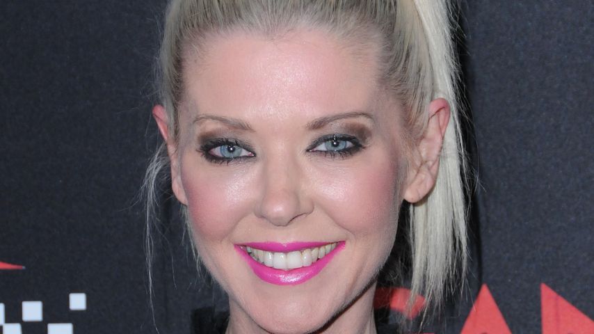 Trotz Mager-Vorwürfen: Tara Reid zeigt besonders viel Bein | Promiflash.de