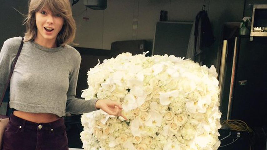 Taylor Swift wird von Kanye West mit Blumen überrascht
