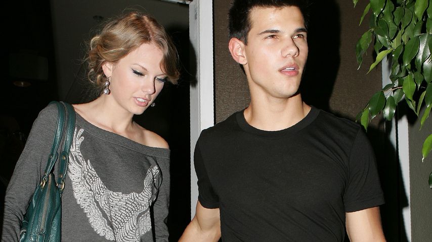 Taylor Swift und Taylor Lautner vor einem Steak House in Beverly Hills, 2009