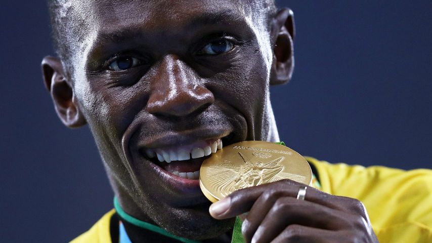Usain Bolt mit seiner Olympia-Goldmedaille für die 4x100 Meter Männerstaffel in Rio