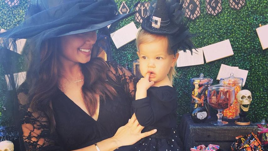 Vanessa Lachey mit Töchterchen Brooklyn auf einer Halloween-Party