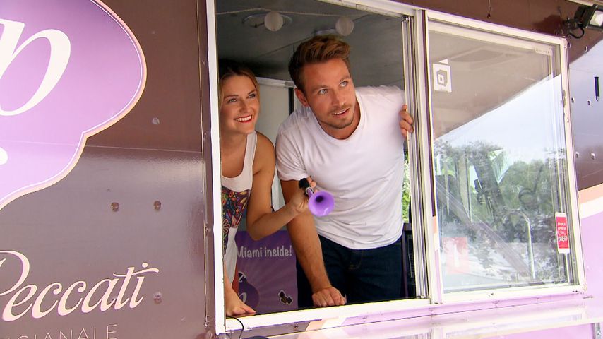 Viola Kraus und Bachelor Sebastian Pannek im Eiswagen
