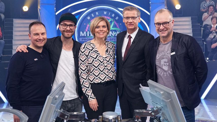 Tim Raue, Mark Forster, Julia Klöckner, Moderator Günther Jauch und Frank Buschmann bei WWM