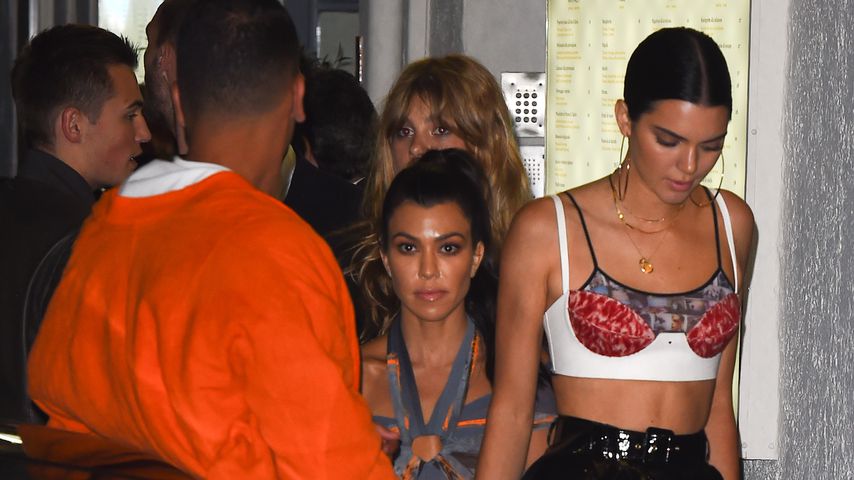Younes Bendjima, Kourtney Kardashian und Kendall Jenner vor dem Michelangelo Restaurant in Antibes