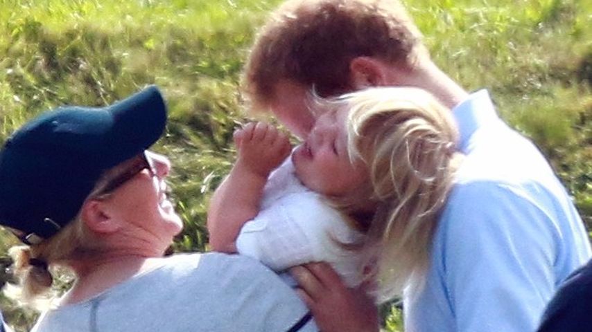 Zara Philips und Mia Tindall mit Prinz Harry bei einem Polo-Spiel von Prinz William