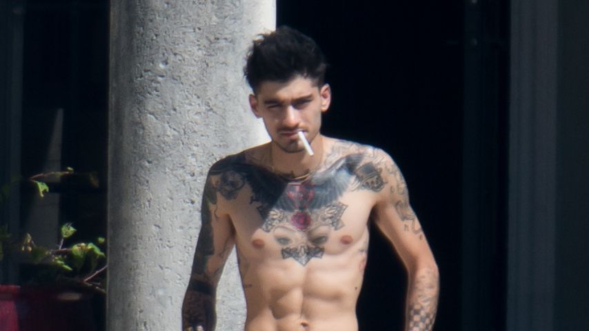 Zayn Malik raucht auf der Terrasse seiner Villa