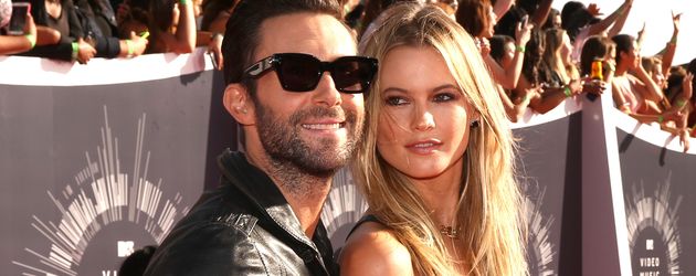Adam Levine und Behati Prinsloo bei den VMAs Adam Levine und Behati Prinsloo bei den VMAs