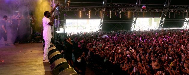 Akon auf der Coachella-Bühne 2016 Akon auf der Coachella-Bühne 2016