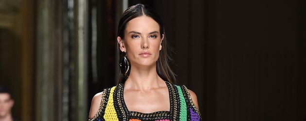 Alessandra Ambrosio auf dem Catwalk der Paris Fashion Week 2016 Alessandra Ambrosio auf dem Catwalk der Paris Fashion Week 2016