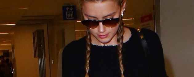 Amber Heard am Flughafen in Los Angeles Amber Heard am Flughafen in Los Angeles