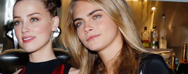 Amber Heard und Cara Delevingne 2014 bei der "Stella McCartney Spring 2015 Presentation" Amber Heard und Cara Delevingne 2014 bei der "Stella McCartney Spring 2015 Presentation"