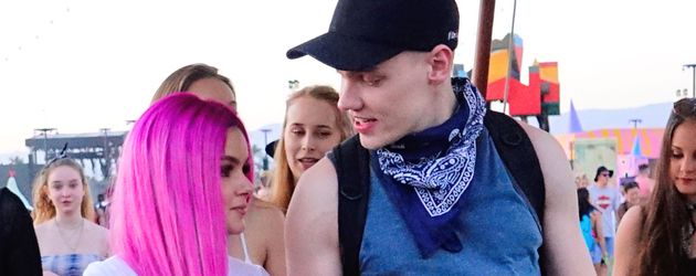 Ariel Winter und Levi Meaden auf dem Coachella-Festivalgelände Ariel Winter und Levi Meaden auf dem Coachella-Festivalgelände