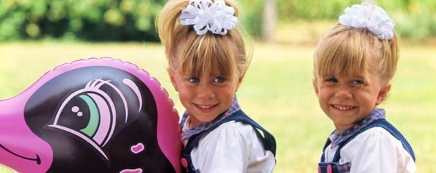 Ashley und Mary-Kate Olsen am "Full House"-Set als Michelle Ashley und Mary-Kate Olsen am "Full House"-Set als Michelle