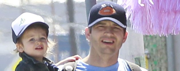 Ashton Kutcher und Tochter Wyatt in L.A. Ashton Kutcher und Tochter Wyatt in L.A.