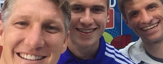 Bastian Schweinsteiger, Paddy McNair und Thomas Müller nach EM-Spiel 2016 Bastian Schweinsteiger, Paddy McNair und Thomas Müller nach EM-Spiel 2016