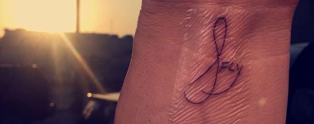 Bastian Yottas Liebestattoo für seine Sandra Luesse Bastian Yottas Liebestattoo für seine Sandra Luesse