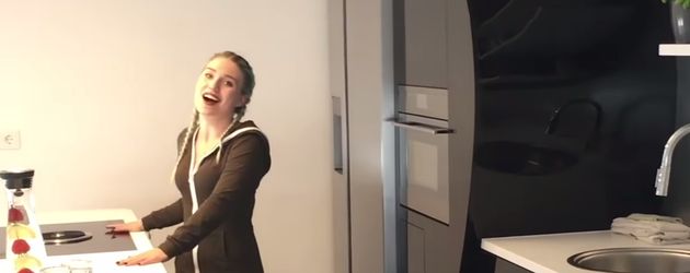 Bibi Heinicke in ihrer neuen Wohnung Bibi Heinicke in ihrer neuen Wohnung