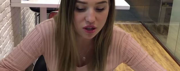 Bibi Heinicke mit dem teuersten Eis der Welt Bibi Heinicke mit dem teuersten Eis der Welt