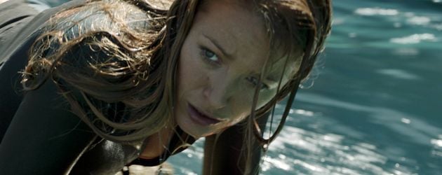 Blake Lively in einer "The Shallows"-Filmszene Blake Lively in einer "The Shallows"-Filmszene