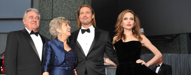 William und Jane Pitt, Brad Pitt und Angelina Jolie bei den Oscars 2012 William und Jane Pitt, Brad Pitt und Angelina Jolie bei den Oscars 2012