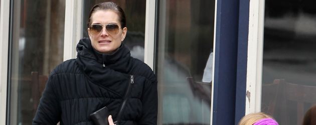 Brooke Shields mit ihren Töchtern Rowan und Grier Brooke Shields mit ihren Töchtern Rowan und Grier
